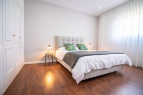 Cozy Sea View Apartment near City & Airport